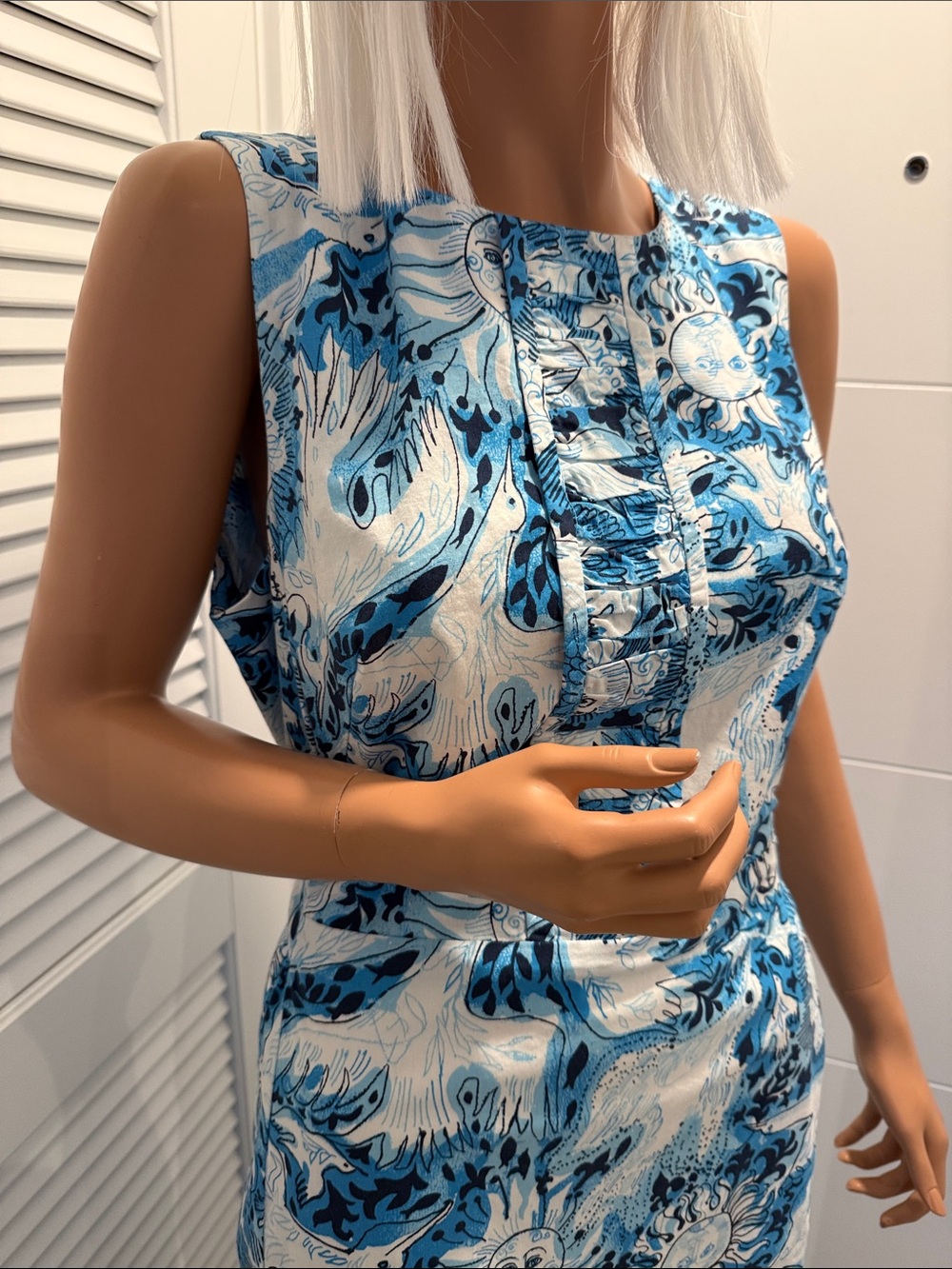 Lilly Pulitzer size 6 Sleeveless Blue & White Sunburst Print Maxi Dress - Picture 3 of 12